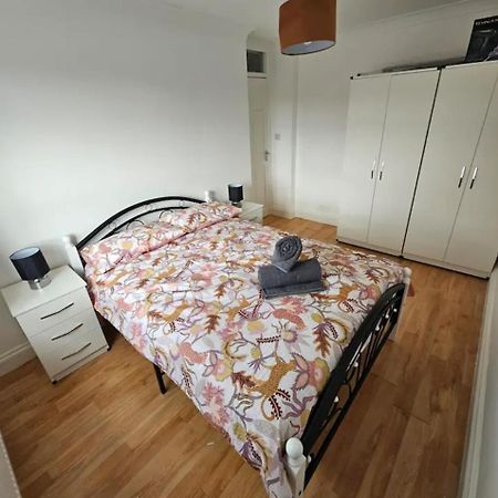 New Flat Next The Tube And Connections To The Centre Apartment Londra Exterior foto